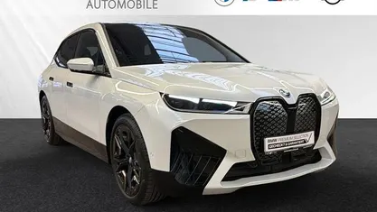 Gebraucht BMW iX Sport Line 239 kW (326 PS) 2022 Mineralweiss metallic SUV