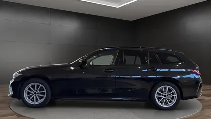 Schwarz Gebraucht 2024 BMW 318 Shadowline Kombi | 27.666 € (Fairer Preis)