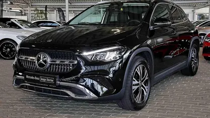 Gebraucht Mercedes GLA180 Progressive 136 PS (100 kW) 2024 Metalliclack kosmosschwarz SUV