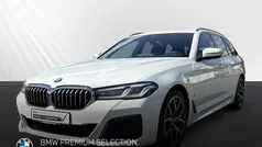 Weiss Gebraucht 2021 BMW 520 M Sport Kombi | 27.588 € (Fairer Preis)