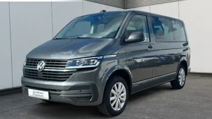Gebraucht VW Multivan Trendline 150 PS (110 kW) 2022 Grau Van / Kleinbus