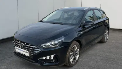 Gebraucht Hyundai i30 Trend 120 PS (88 kW) 2024 Abyss black Kombi