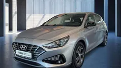 Shimmering silver / met Gebraucht 2021 Hyundai i30 Edition 30 Limousine | 16.490 € (Fairer Preis)
