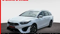 Weiss ((hw2) deluxeweiss met.) Gebraucht 2021 Kia Ceed Sportswagon Spirit Kombi | 19.979 € (Fairer Preis)