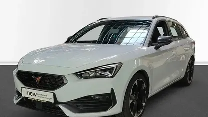 Weiß Gebraucht 2022 Cupra Leon Kombi | 26.880 € (Guter Preis)