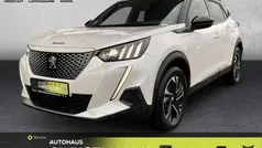 Weiß Gebraucht 2023 Peugeot e-2008 GT SUV | 22.990 € (Fairer Preis)
