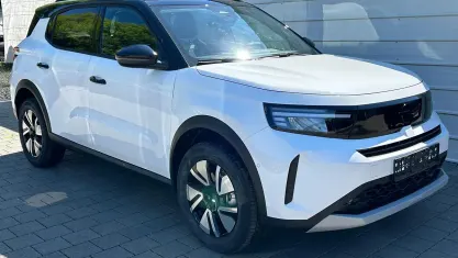 Neu Opel Frontera 145 PS (106 kW) 2026 Arktis weiß uni / dach schwarz SUV