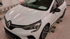 Weiß Gebraucht 2023 Renault Clio V Equilibre Kleinwagen | 14.290 € (Fairer Preis)