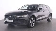 Schwarz onyx black / metallic Gebraucht 2023 Volvo V60 CC Plus Kombi | 32.990 € (Superpreis)