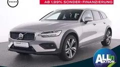 Silber silver dawn / metallic Gebraucht 2023 Volvo V60 CC Ultimate Kombi | 42.995 € (Fairer Preis)