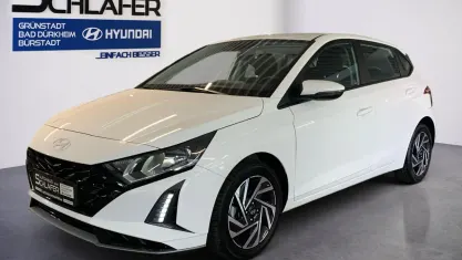Gebraucht Hyundai i20 Trend 101 PS (74 kW) 2025 Atlas white / sol Kleinwagen