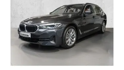 Gebraucht BMW 520 Sport Line 197 PS (144 kW) 2024 Grau Kombi
