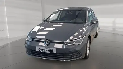 Gebraucht VW Golf VIII Life 131 PS (96 kW) 2023 Grau Limousine