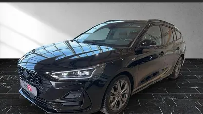Obsidianschwarz (schwarz) Gebraucht 2023 Ford Focus ST-Line Kombi | 24.900 € (Fairer Preis)