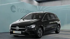 Schwarz Gebraucht 2024 Mercedes B220 Van / Kleinbus | 35.619 € (Guter Preis)