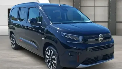 Neu Citroën Berlingo XTR 131 PS (96 kW) 2026 Schwarz Van / Kleinbus