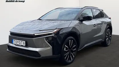 Gebraucht Toyota bZ4X Lounge 252 kW (343 PS) 2026 Palladium silber / schwarz SUV