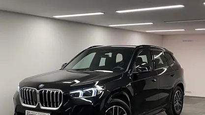 Gebraucht BMW X1 M Sport 163 PS (119 kW) 2025 Saphirschwarz SUV