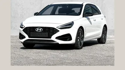 Neu Hyundai i30 Advantage 101 PS (74 kW) 2025 Schwarz Limousine