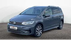 Grau Gebraucht 2024 VW Touran Highline Van / Kleinbus | 36.445 € (Fairer Preis)