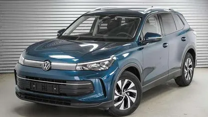 Nightshade blue metallic (v2) Gebraucht 2025 VW Tiguan SUV | 35.990 € (Fairer Preis)