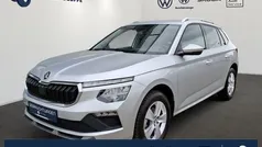 Brilliantsilber metallic Gebraucht 2024 Skoda Kamiq Selection SUV | 23.790 € (Fairer Preis)