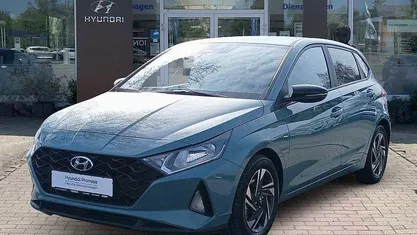 Gebraucht Hyundai i20 GO! 101 PS (74 kW) 2022 Mangrove green Kleinwagen