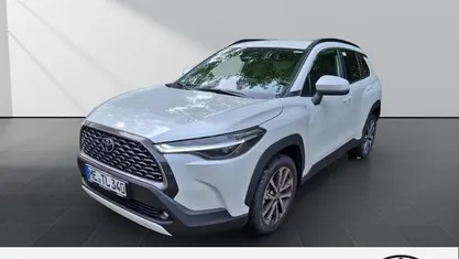Neu Toyota Corolla Cross Team 140 PS (102 kW) 2025 Weiss SUV