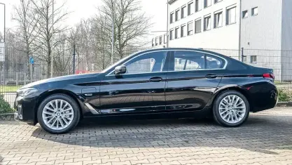 Gebraucht BMW 530e Luxury Line 292 PS (214 kW) 2023 Schwarz uni Limousine