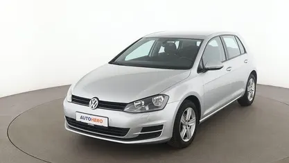 Grau Gebraucht 2015 VW Golf Comfortline Limousine | 12.120 € (Fairer Preis)