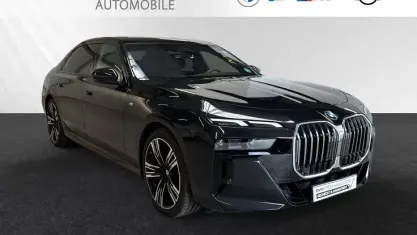 Gebraucht BMW 740 M Sport 299 PS (219 kW) 2025 Black sapphire metallic Limousine