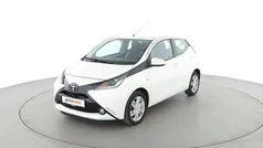 Weiß Gebraucht 2016 Toyota Aygo X-play Kleinwagen | 8.590 € (Fairer Preis)