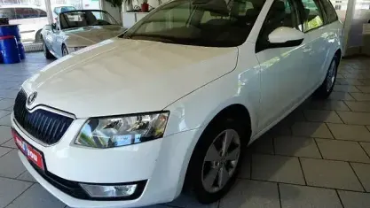 Używany Skoda Octavia Elegance 105 KM (77 kW) 2013 Biały Kombi