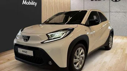 Schneeweiß Gebraucht 2025 Toyota Aygo X SUV | 15.990 € (Fairer Preis)