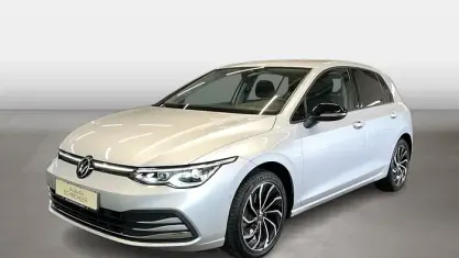 Gebraucht VW Golf VII Active 150 PS (110 kW) 2021 Reflexsilber Kleinwagen