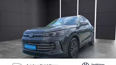 Delfingrau (grau) Gebraucht 2024 VW Tiguan Elegance SUV | 36.445 € (Fairer Preis)