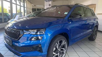 Raceblau metallic Gebraucht 2024 Skoda Karoq SportLine SUV | 38.950 € (Fairer Preis)