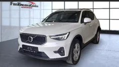 Crystal white (metallic) Gebraucht 2024 Volvo XC40 Core SUV | 33.790 € (Guter Preis)