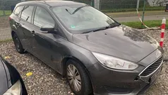 Grau Gebraucht 2017 Ford Focus Trend Kombi | 2.290 €
