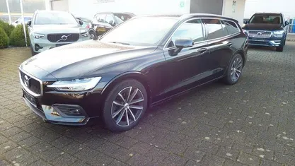 Schwarz Gebraucht 2020 Volvo V60 Momentum Kombi | 22.500 € (Superpreis)