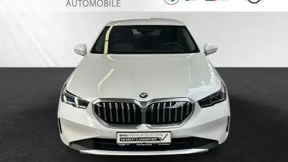 Gebraucht BMW 540 Sport Line 303 PS (222 kW) 2025 Mineralweiß metallic Limousine