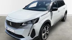 Perlmutt weiß (metallic) Gebraucht 2023 Peugeot 5008 GTi Van / Kleinbus | 31.390 € (Fairer Preis)