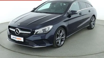 Gebraucht Mercedes CLA180 Shooting Brake Urban 109 PS (80 kW) 2018 Blau Kombi
