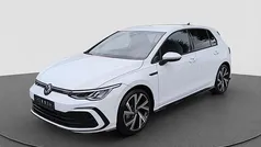 Pure white Gebraucht 2023 VW Golf VIII R-line Limousine | 30.540 € (Guter Preis)