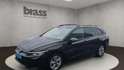 Grenadillschwarz metallic Gebraucht 2024 VW Golf VIII Life Kombi | 28.800 € (Fairer Preis)