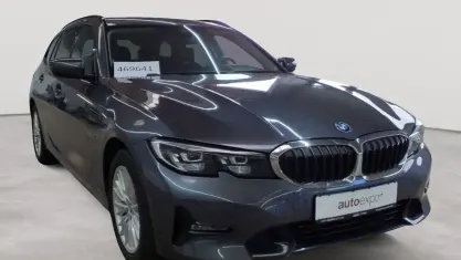 Gebraucht BMW 330 Sport Line 184 PS (135 kW) 2022 Mineralgrau metallic Kombi