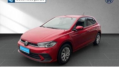 Używany VW Polo Life 95 KM (69 kW) 2025 Czerwony Sedan/Limuzyna