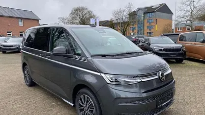 Indiumgrau metallic Neu 2025 VW Multivan Style Van | 56.680 € (Superpreis)