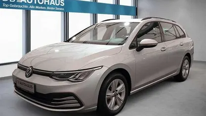 Silber Gebraucht 2023 VW Golf VIII Life Kombi | 21.990 € (Guter Preis)