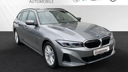 Skyscraper grau metallic Gebraucht 2023 BMW 330e Kombi | 32.600 € (Superpreis)